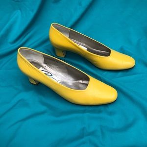 Ros Hommerson vintage yellow leather pumps